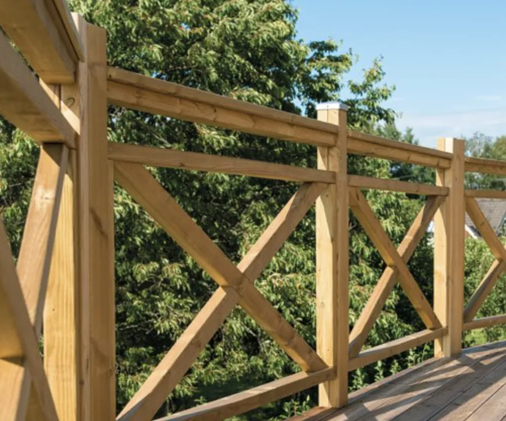 Pallur með krosshandriði