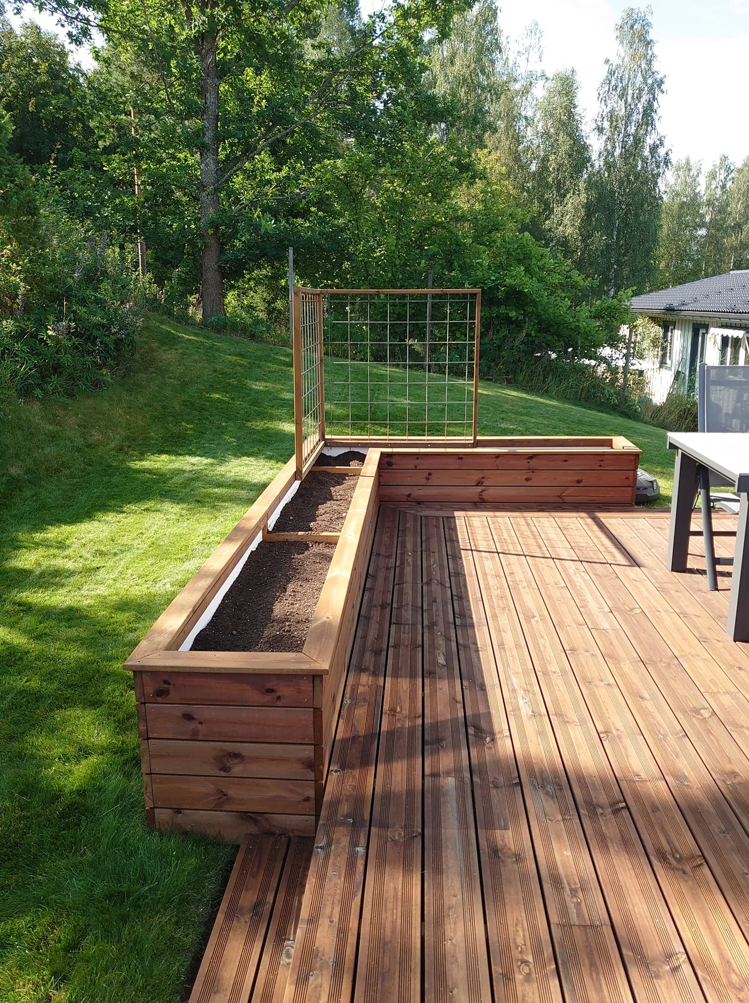 Plöntuker á lágum palli