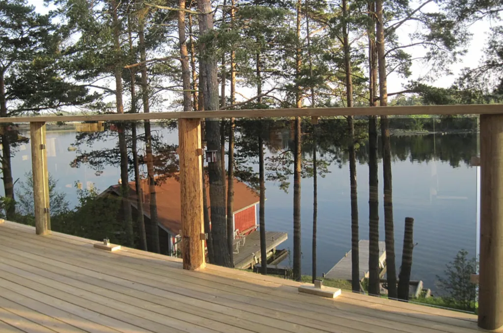 Mynd af glerhandriði